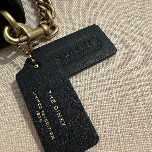 Coach Dinky - Picture 3 of 8